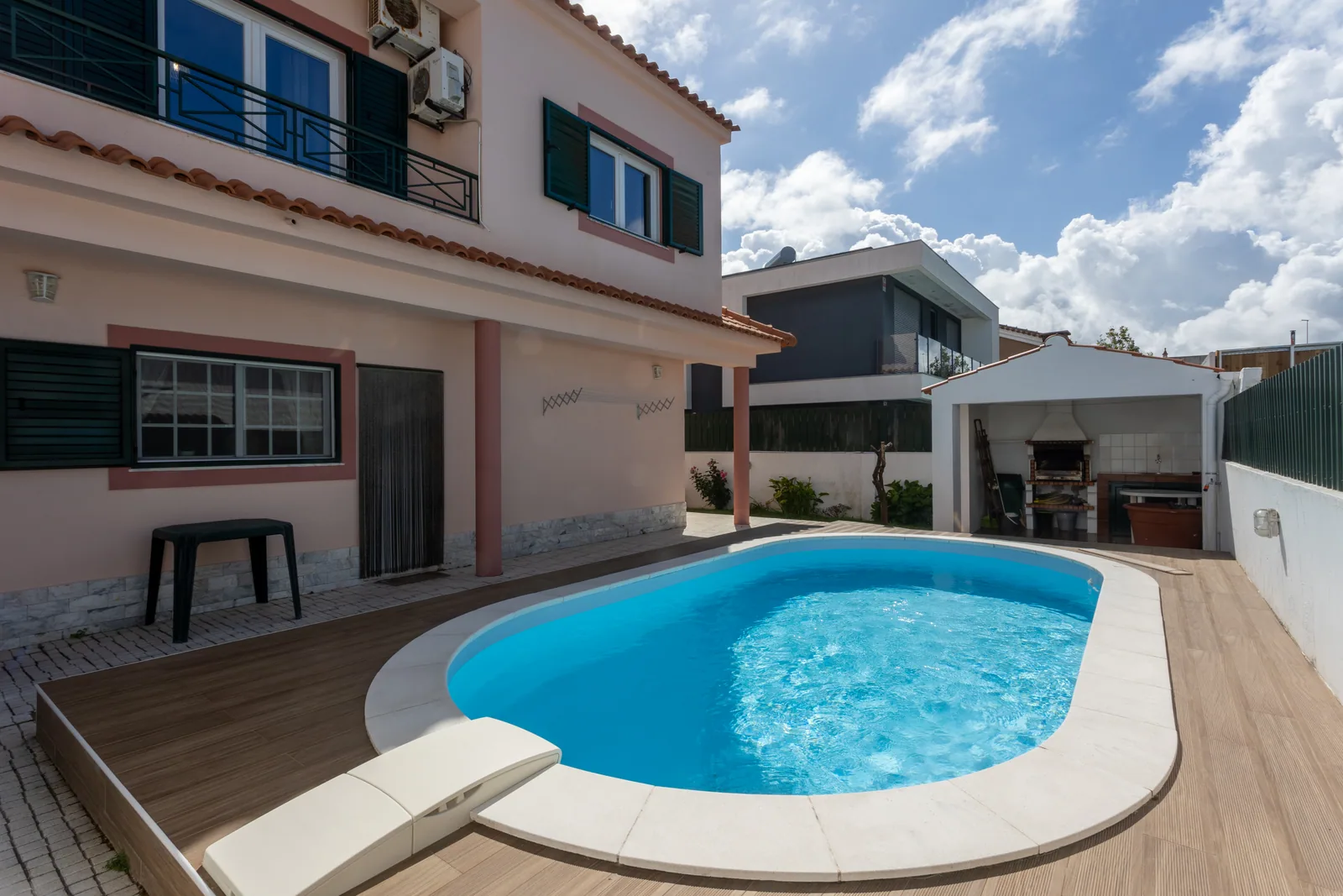 Piscina da moradia Ferreiras 24
